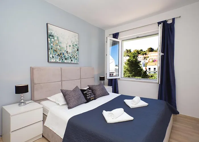 Hvar Harbor Luxury شقة *