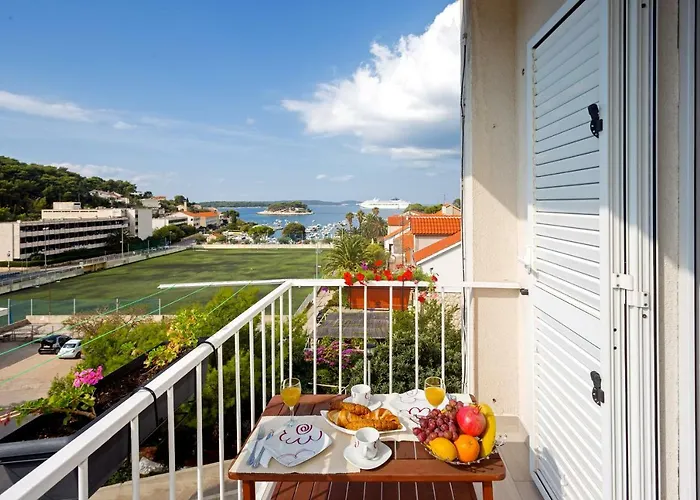 Hvar Harbor Luxury شقة