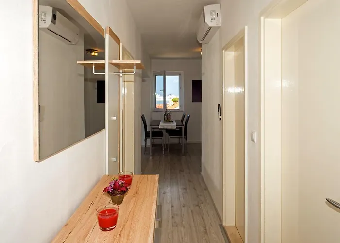 Hvar Harbor Luxury شقة هفار