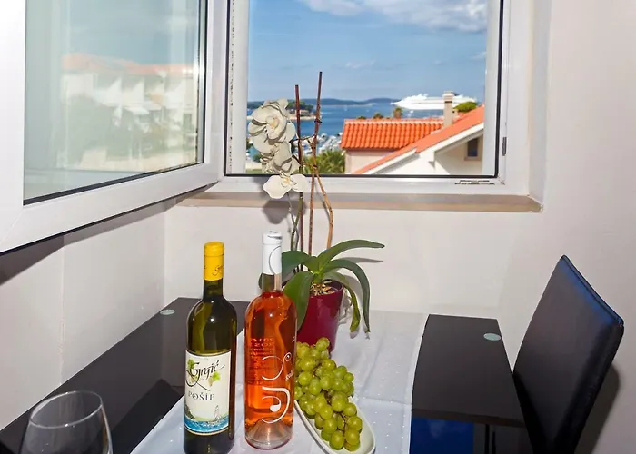 Hvar Harbor Luxury * هفار