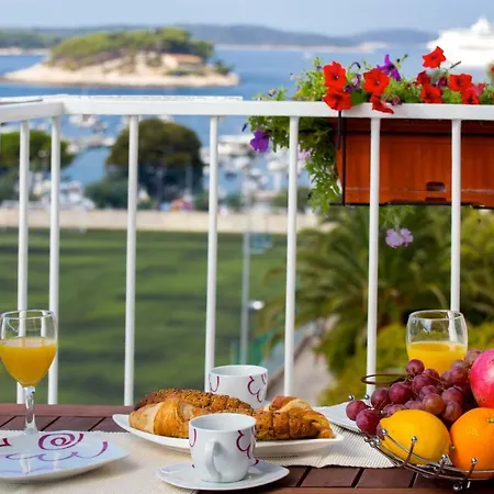 Hvar Harbor Luxury Apartment