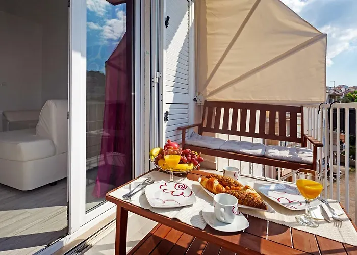 Hvar Harbor Luxury 아파트 흐바르