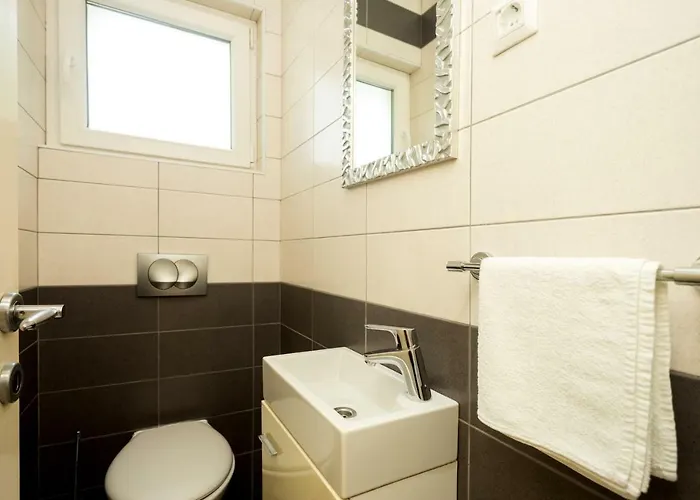 Hvar Harbor Luxury 아파트 *